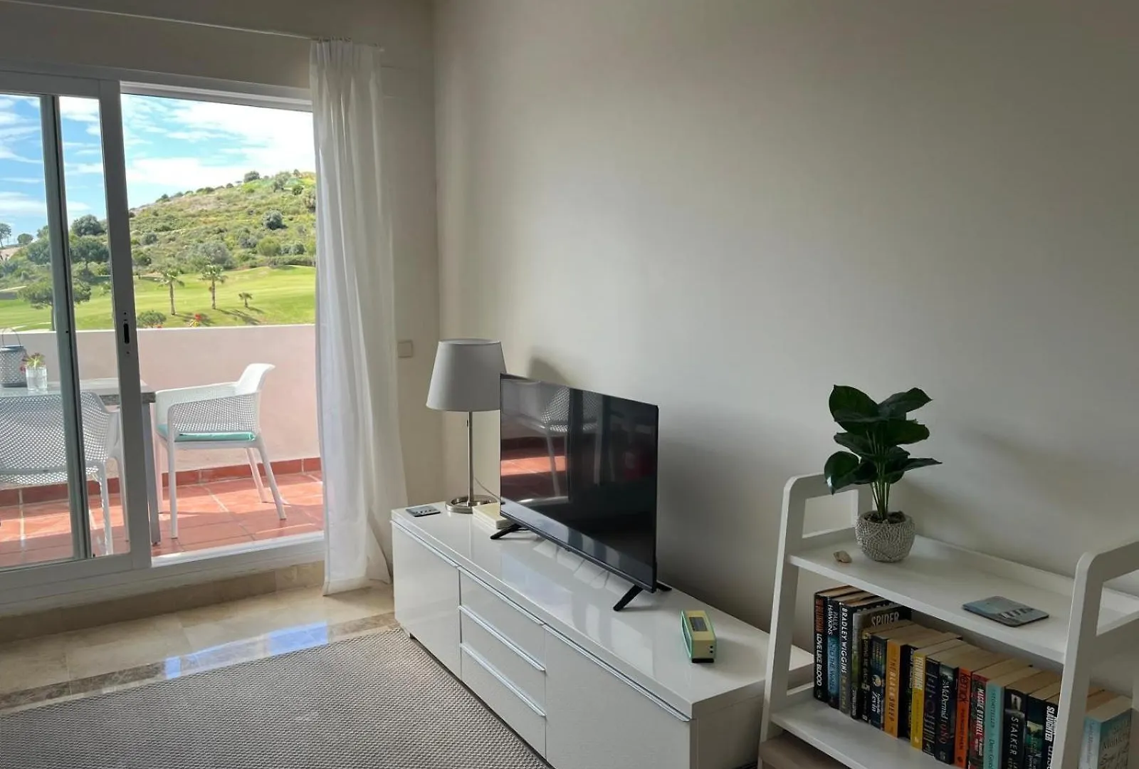 Lets In The Sun -Stunning Front Line Golf Apartment La Cala De Mijas Spanien